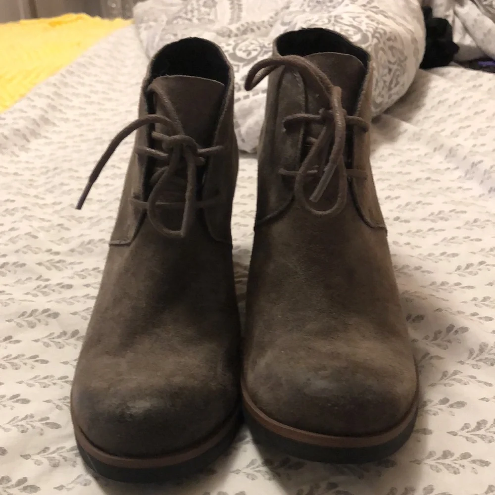 Kork-Ease Gray/Brown Ankle Booties Sz 7 EUC - Picture 6 of 8